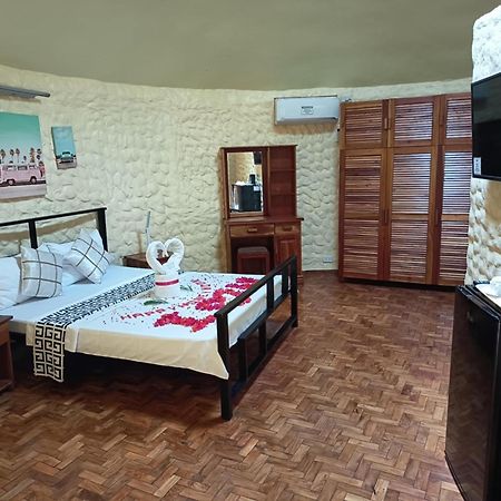 Midnite Inn Panglao-stad Buitenkant foto