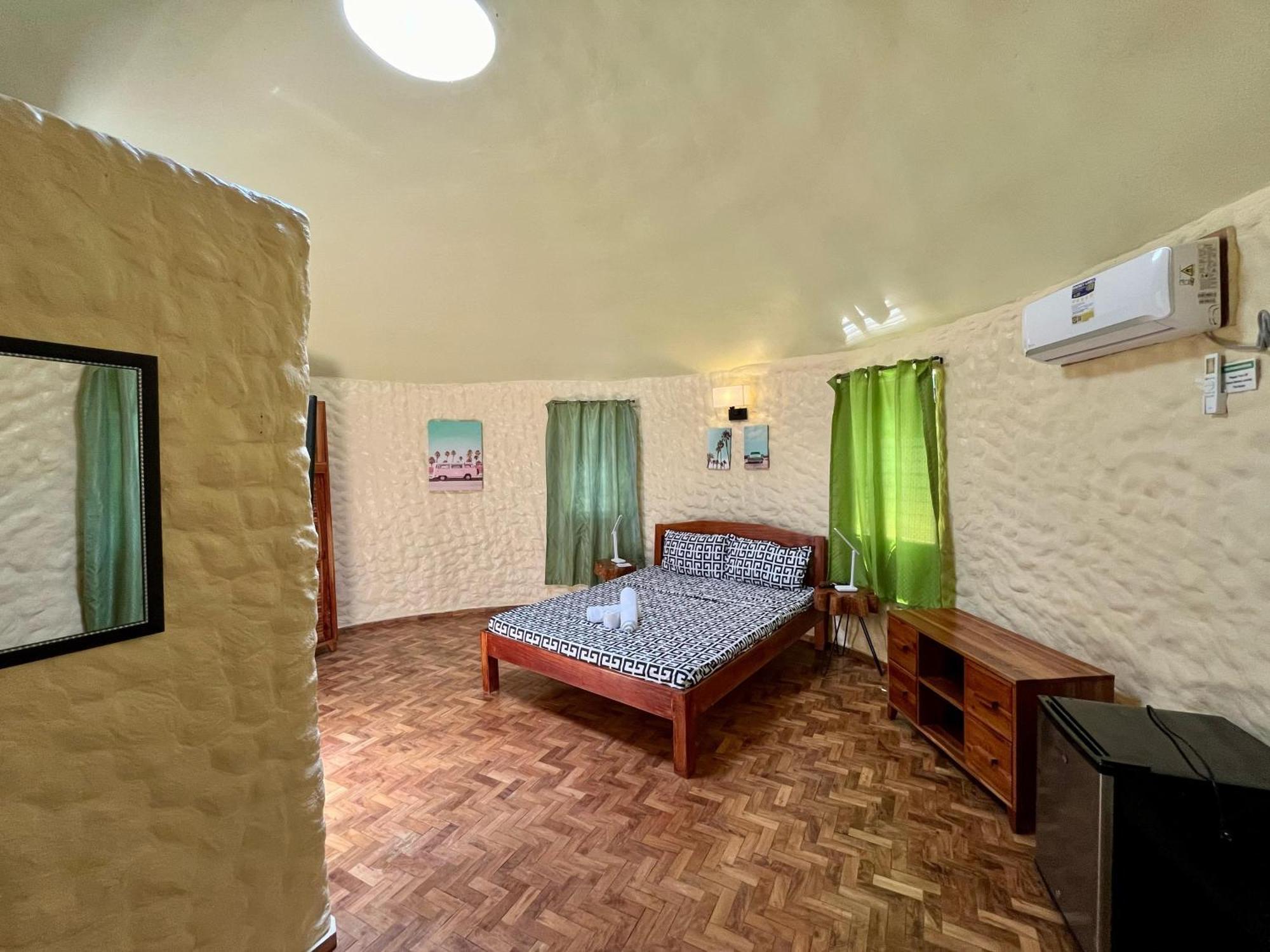 Midnite Inn Panglao-stad Buitenkant foto