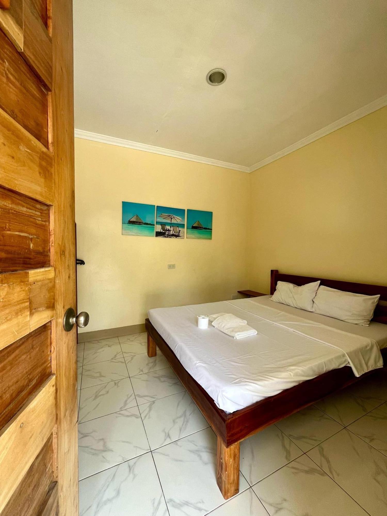 Midnite Inn Panglao-stad Buitenkant foto