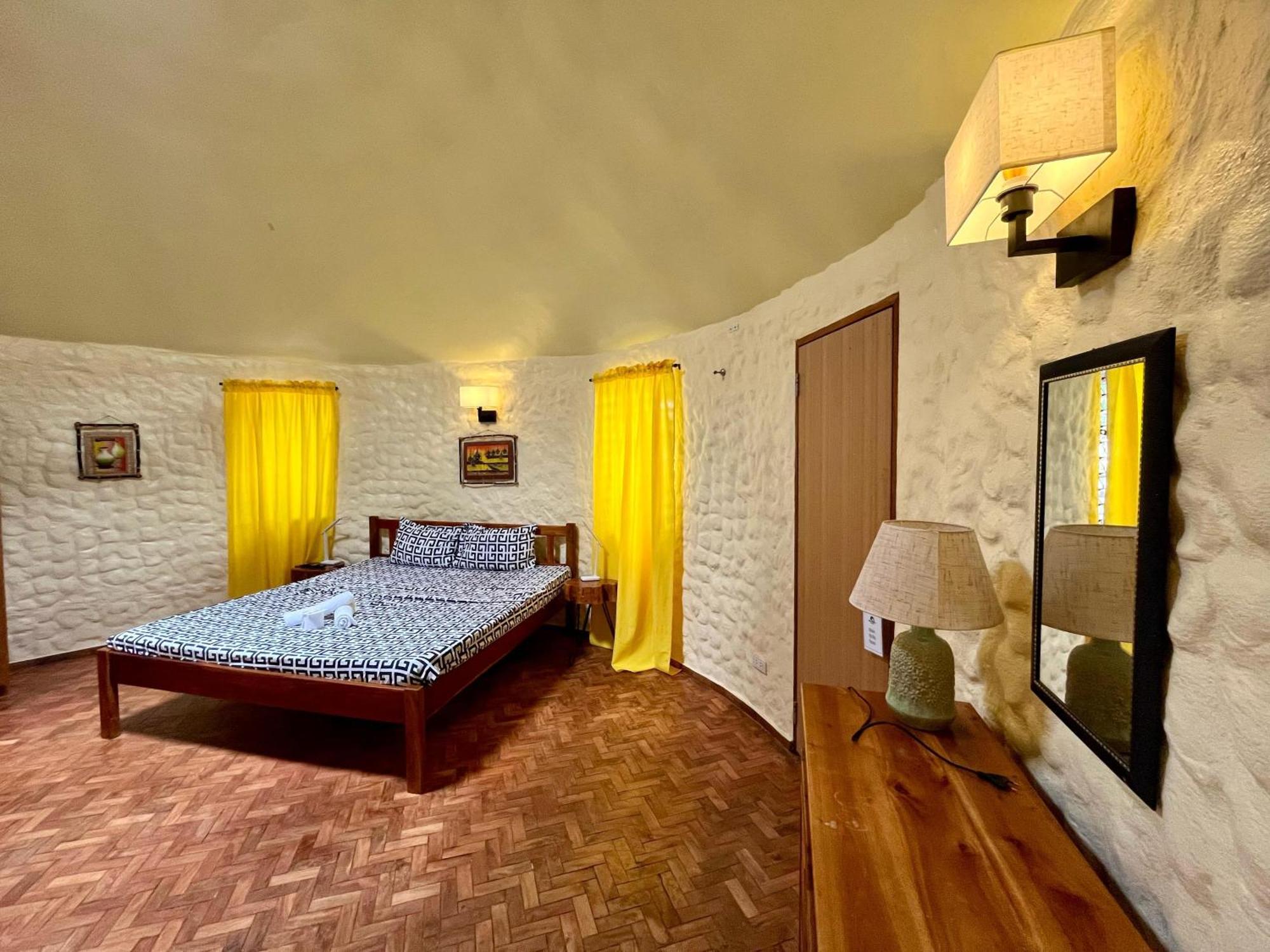 Midnite Inn Panglao-stad Buitenkant foto