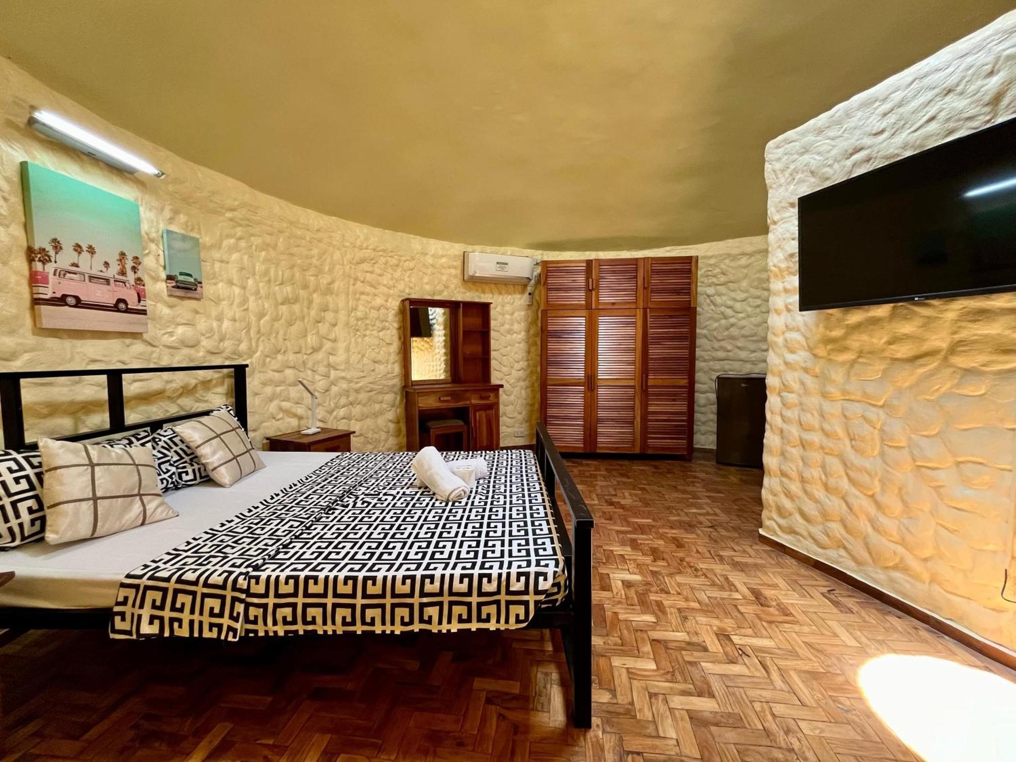 Midnite Inn Panglao-stad Buitenkant foto