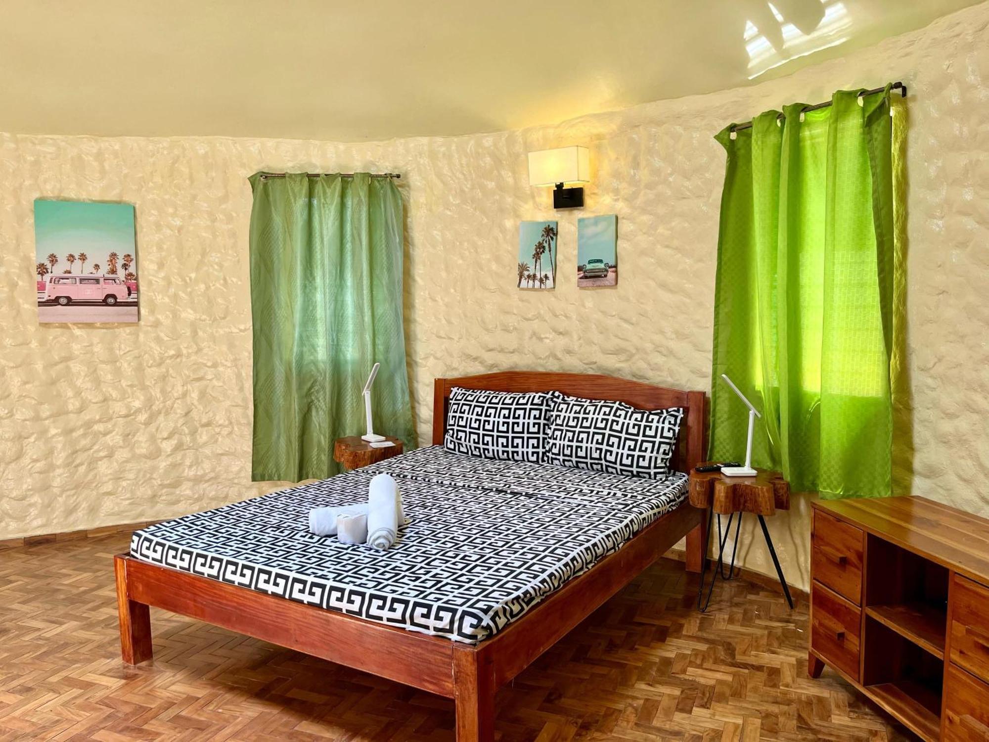 Midnite Inn Panglao-stad Buitenkant foto