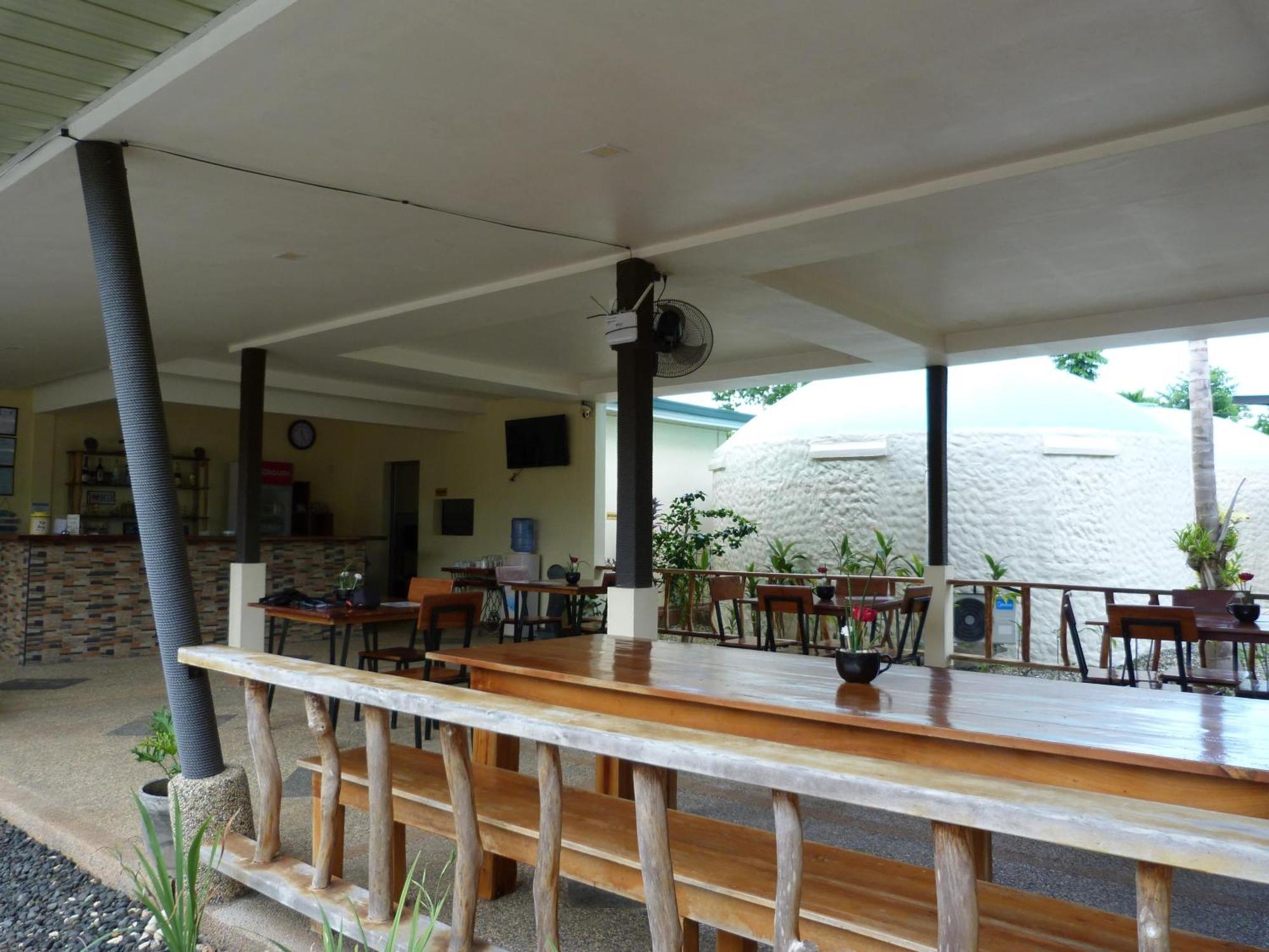 Midnite Inn Panglao-stad Buitenkant foto